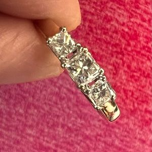 3 stone princess cut diamond engagement ring